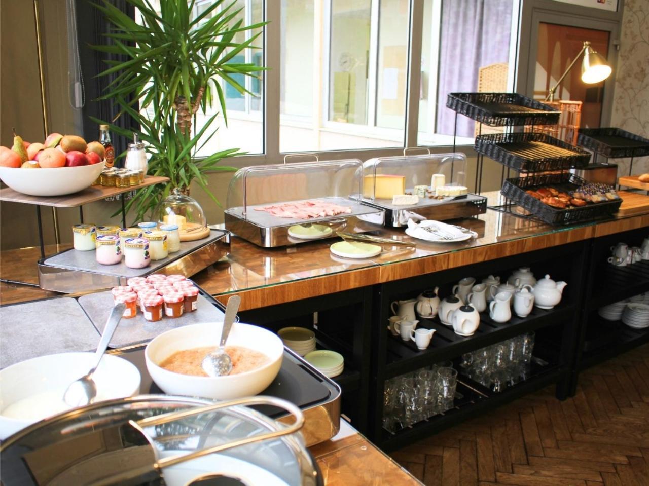 Grand Hotel De Bourbon-Lancy - Spa Et Restaurant - Logis 외부 사진