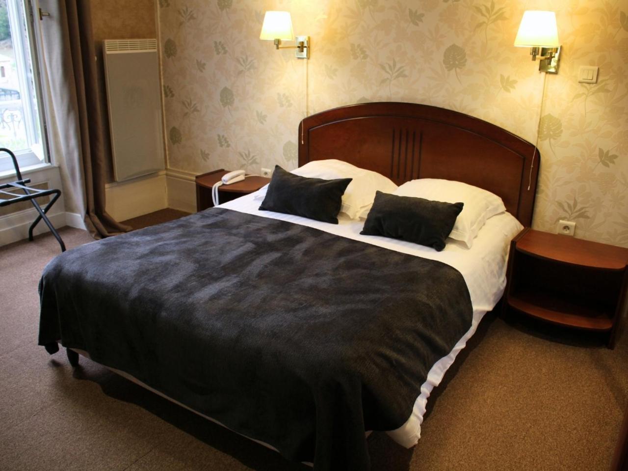 Grand Hotel De Bourbon-Lancy - Spa Et Restaurant - Logis 외부 사진