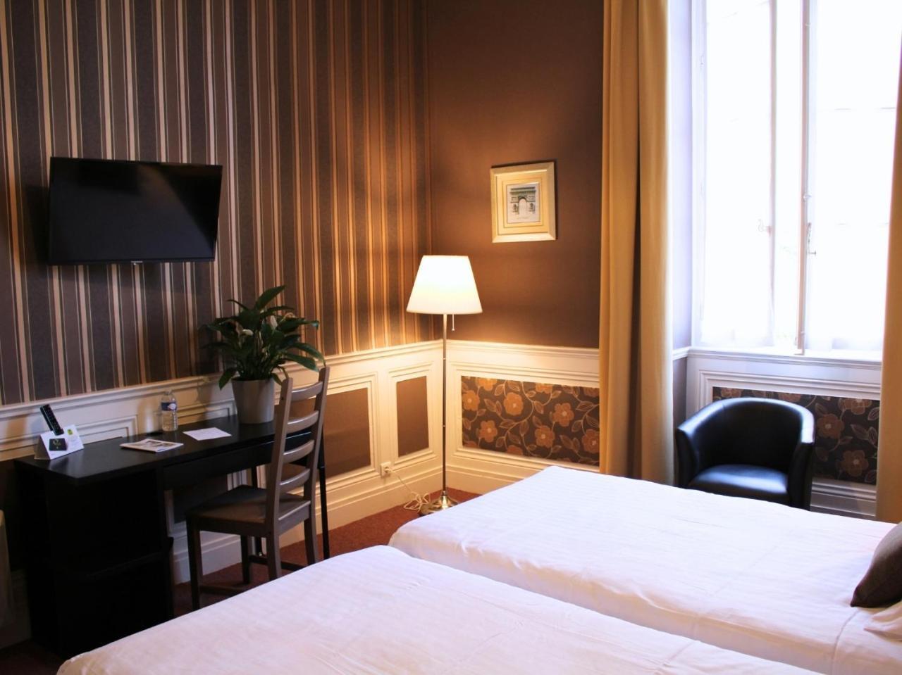 Grand Hotel De Bourbon-Lancy - Spa Et Restaurant - Logis 외부 사진